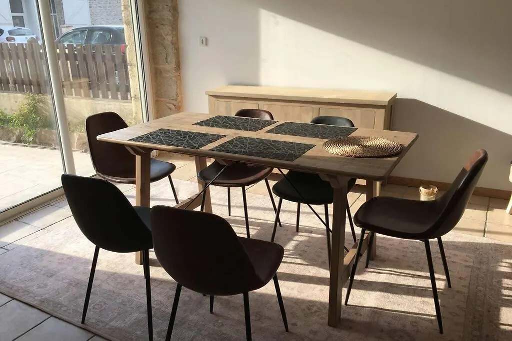 Les Secrets De L'Isle Villa 0*, L'Isle-d'Abeau